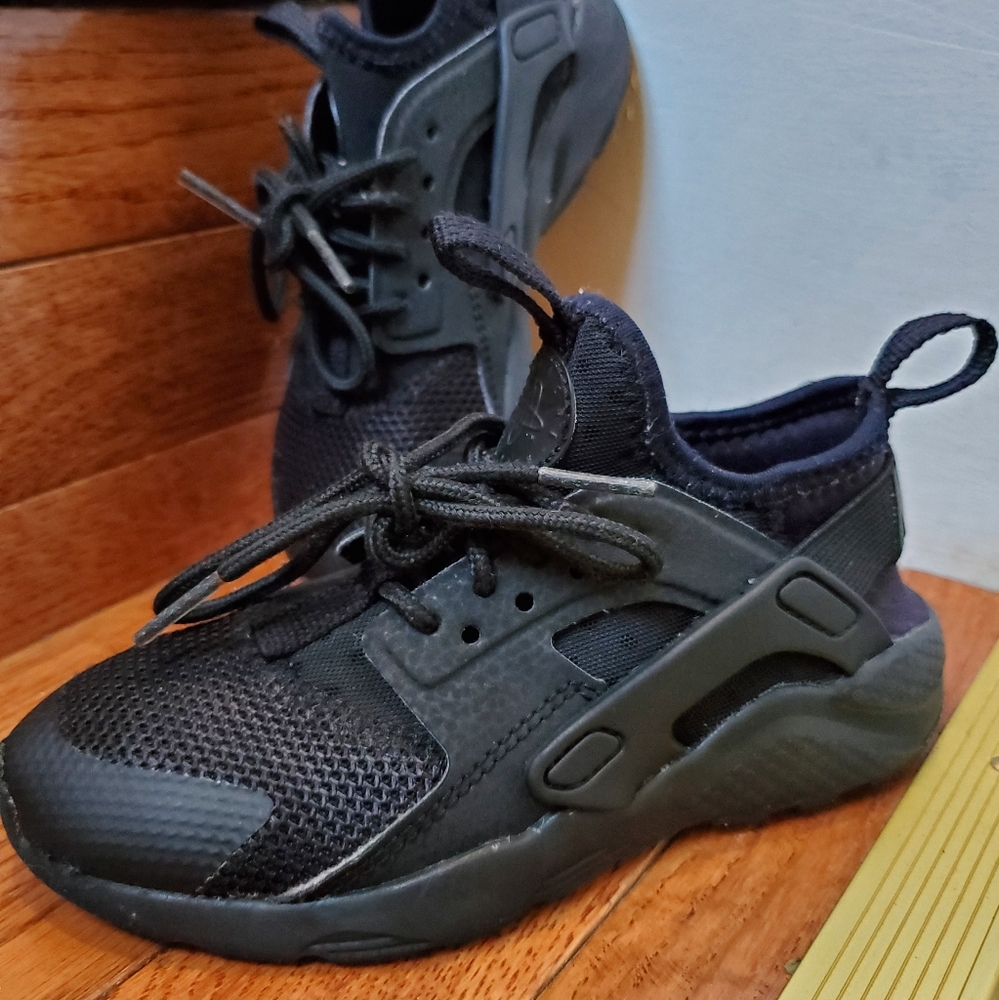 Nike Hurrache Run Ultra (kids) Unisex size 11C Col